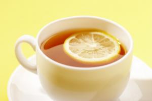 Утренний чай с лимоном вреден для зубов