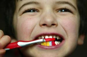 Детские зубные пасты отличаются от взрослых только ценой