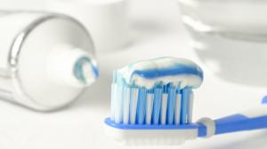 Should you wet your toothbrush before brushing? 